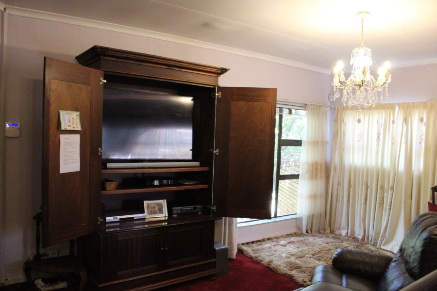 6 Bedroom Property for Sale in Van Der Hoff Park North West